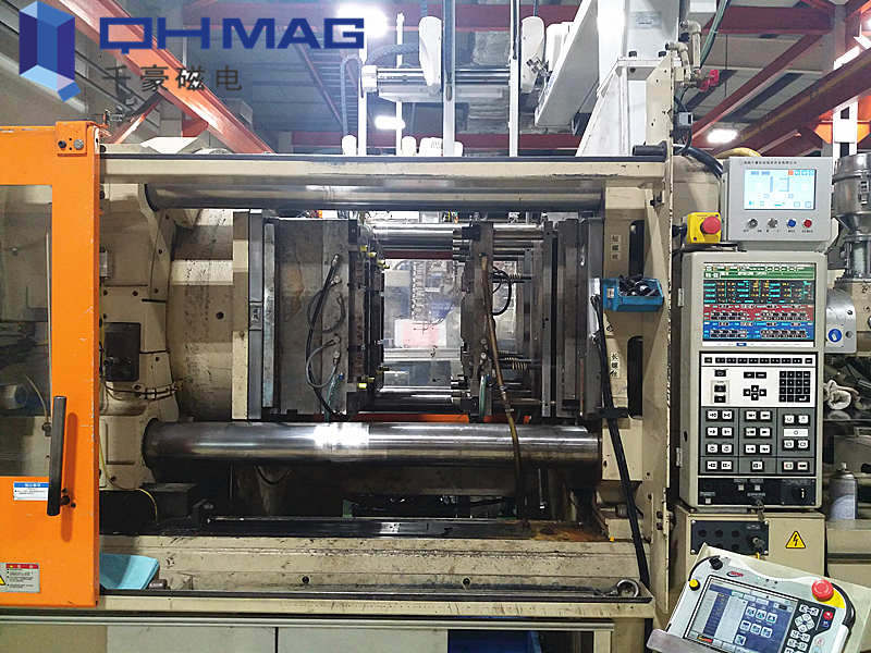 千豪磁電雙色注塑機(jī)快速換模系統(tǒng)的功能特點(diǎn)