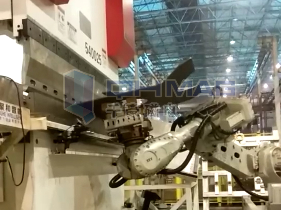  突破！電永磁在機(jī)器人折彎自動(dòng)化的應(yīng)用（千豪案例）