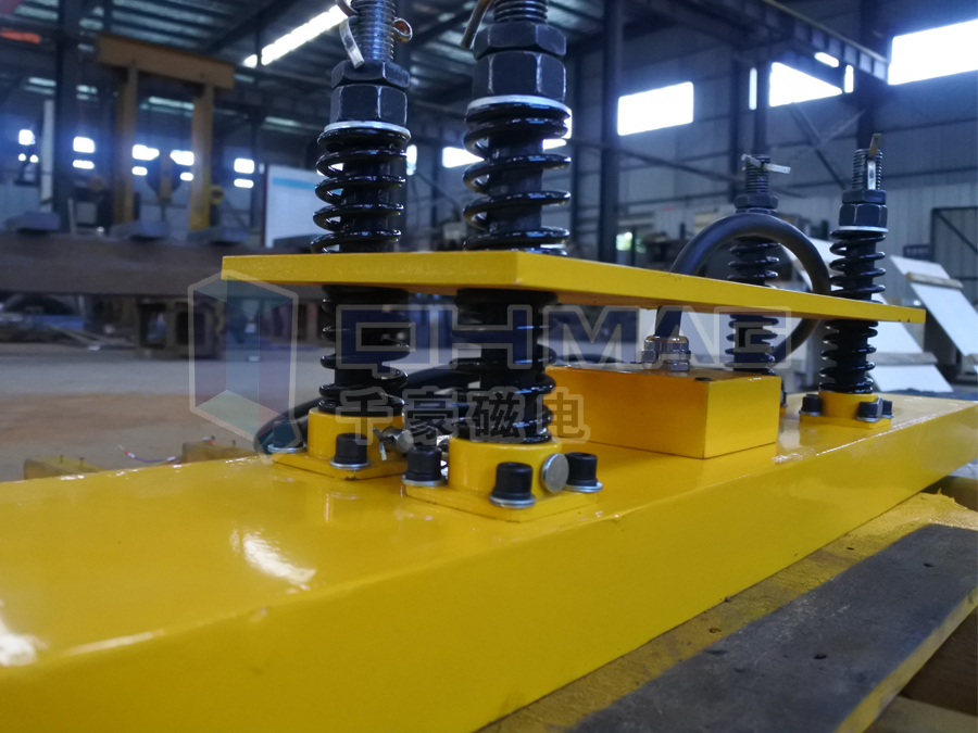 高清實拍圖展示碼垛機(jī)器人中的電永磁鐵