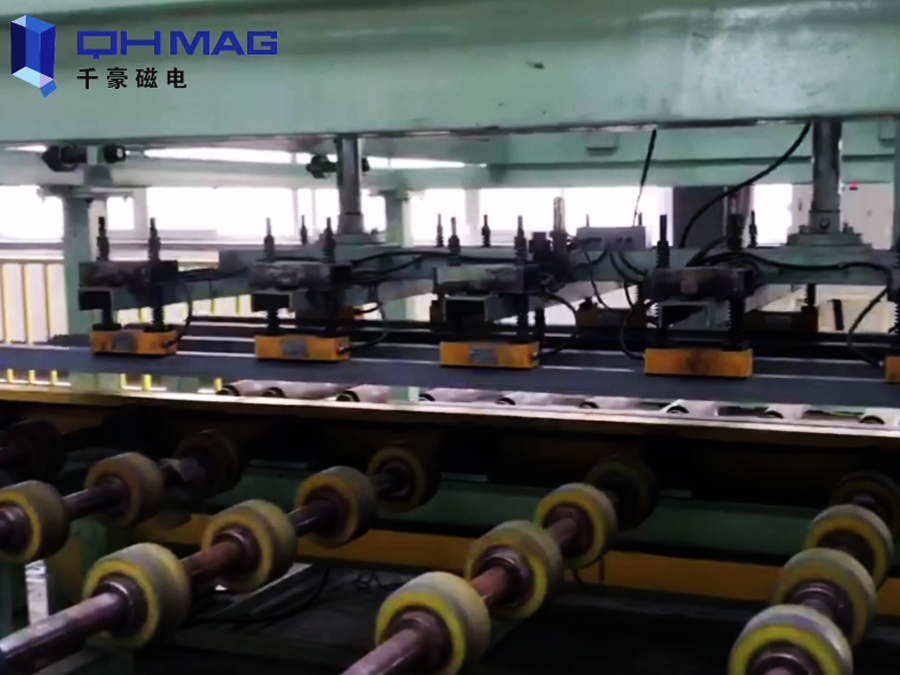 電永磁鐵應用于自動化生產線中的金屬波紋板加工
