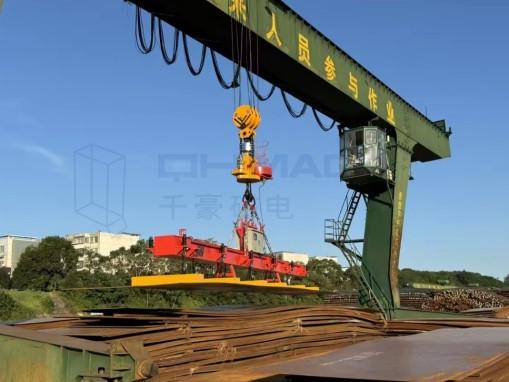 鋼板怎么吊裝？你見過這款“磁吸”30噸超大鋼板無損吊裝吊具嗎？（千豪快訊）